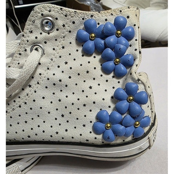 Converse Shoes - NWOT Converse 5.5 Polka Dot Daisy White Blue Hi Top Tennis Shoes 127677